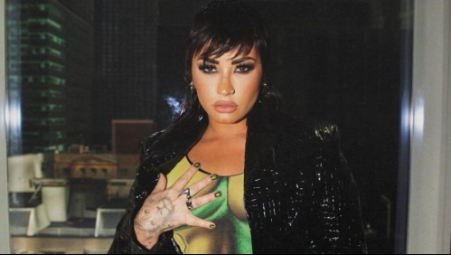 Acostada en un colchón con forma de crucifijo: La polémica portada del disco de Demi Lovato que fue censurada