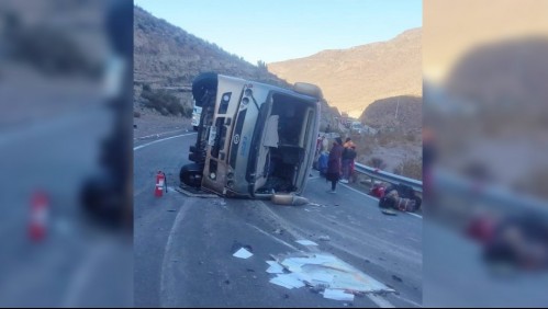 Grave accidente en el norte: Dos muertos y 28 lesionados deja volcamiento de bus en ruta que une Colchane y Huara