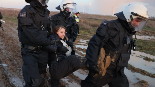 Así fue la detención de Greta Thunberg durante protesta contra mina de carbón