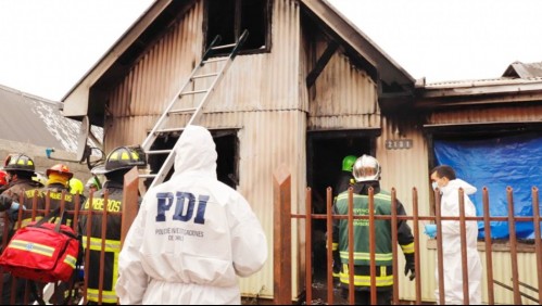 Dos mujeres y dos niños mueren en incendio en Punta Arenas: Otra persona está grave tras lanzarse por la ventana