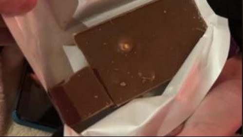 Le compró un chocolate a su novia y solo traía una avellana en toda la barra: Esto le respondió la empresa