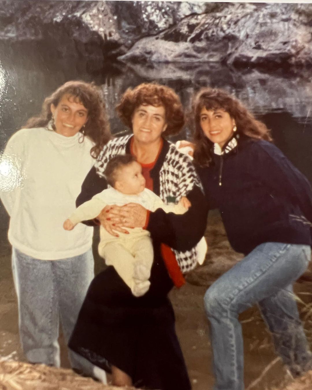 Helhue Sukni y su familia