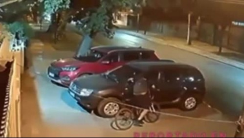 Video muestra detención ciudadana en Ñuñoa: Delincuente estaba robando espejos de autos