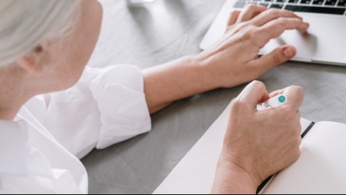 'Hay poca fe en nosotros': La historia de la abuela que entrará a la universidad y será compañera de su nieto