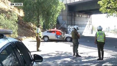Hombre fallece tras perder el control de su vehículo y caer de un paso sobre nivel en Providencia