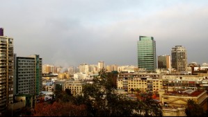 Emiten alerta y aviso por tormentas eléctricas: Fenómeno afectaría a siete regiones del país