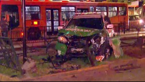 Dos carabineros resultan heridos tras colisión de radiopatrulla con reja perimetral en Puente Alto