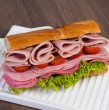 Conoce qué es lo que pasa con tu organismo cuando decides comer cecinas o jamón todos los días. Este tipo de carne procesada está asociada con graves enfermedades.
