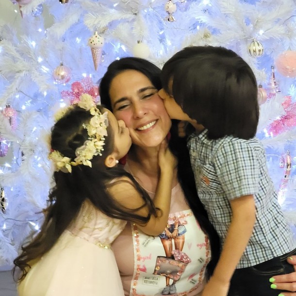 Mey Santamaría y sus hijos