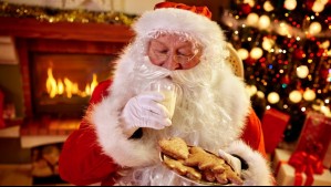 Quiere una prueba de ADN: Niña envía restos de una galleta a la policía para analizar si Santa Claus es real