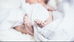 Madre se quedó dormida tras 17 horas de trabajo de parto y asfixió por accidente a su hijo recién nacido