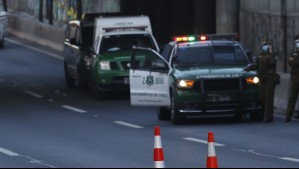 Delincuentes armados asaltaron casa en La Reina: Golpearon a un menor y robaron dos autos