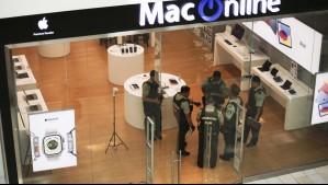 'Yo creo que manejaban mucha información': Periodista relata minutos de terror en asalto a tienda en mall Plaza Egaña