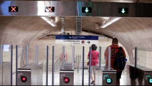 Metro de Santiago restablece servicio en la Línea 4