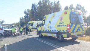 Un muerto y más de una decena de heridos deja colisión entre un bus y dos vehículos menores en Pitrufquén