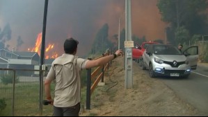 '¡Salgan de ahí!': El momento en que Gonzalo Ramírez llamó a evacuar a automovilistas por incendio en Santa Juana
