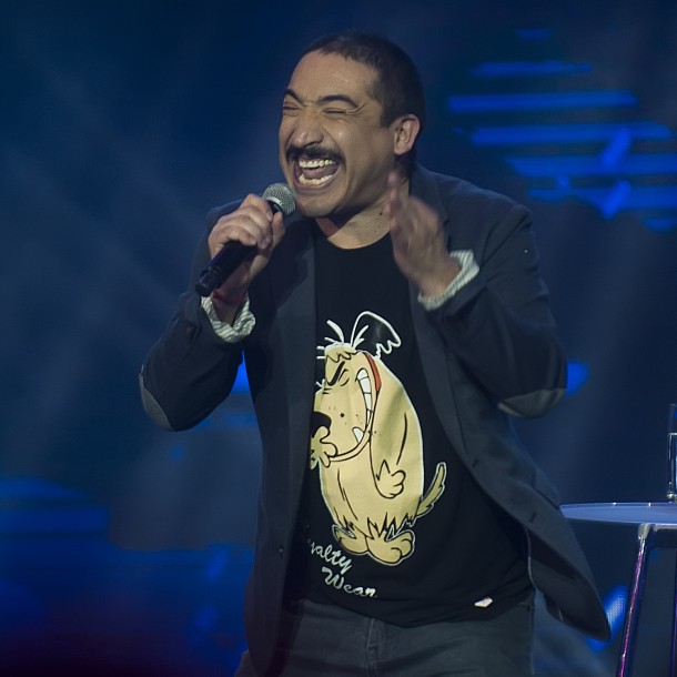 Rodrigo González contando un chiste