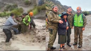 Video muestra rescate de dos adultas mayores que quedaron aisladas tras crecida de río en norte de Chile