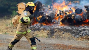Gobierno llama a denunciar a empresas que nieguen permisos a bomberos que combaten incendios forestales