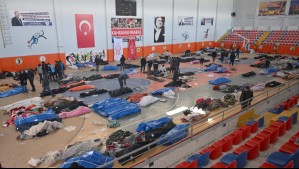 'Nuestros niños están congelados': El frío amenaza a los supervivientes del terremoto turco en Gaziantep