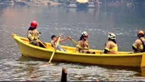 Niño de 13 años trasladó con su barcaza a Bomberos para luchar contra los incendios forestales