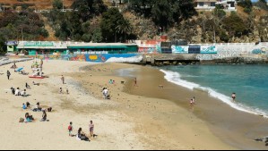 'Sin pensarlo, salté al agua': Niña de 13 años salvó a un buzo que se ahogaba en playa de Valparaíso