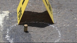 Investigan presunto secuestro en Plaza de Armas de Santiago: Obligaron a subir a un taxi a un sujeto y efectúan disparos