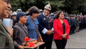 Niño fue homenajeado por bomberos de Valdivia tras su gesto con voluntarios: 'Actos como estos nos dan fuerza'