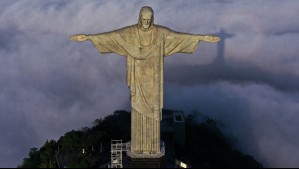 ¿Una señal divina? Espectacular fotografía capta momento exacto en que rayo impacta al Cristo Redentor en Brasil