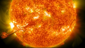 Llegaría para San Valentín: Tormenta solar impactaría a la Tierra después de enorme explosión en el Sol