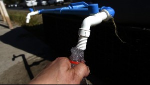 Cortes de agua en dos sectores de Santiago: Superintendencia de Servicios Sanitario exige solución definitiva a empresa