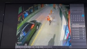Videos muestran a sujeto acarreando figura de Condorito tras ser robada desde la Municipalidad de Concepción