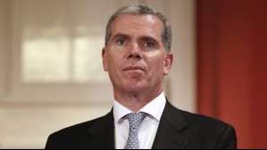 Exministro Bulnes se defiende tras denuncia por agresión: Asegura que solo 'alejó con los brazos' a empresario