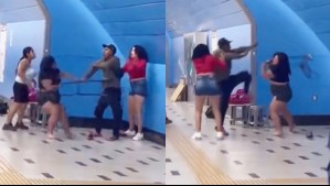Video muestra violenta pelea entre vendedores ambulantes al interior de una estación de Metro