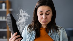 ¿Tus pies huelen mal? 4 cosas que lo provocan y cómo lo puedes evitar
