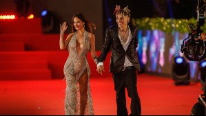 'A lo Tony Montana': Marcianeke e Ignacia Michelson se lucieron con looks en la gala del Festival