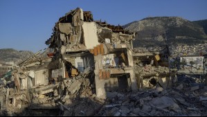 Halladas en Turquía tres personas vivas 13 días después del terremoto