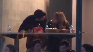 Captan a Gerard Piqué besando apasionadamente a su novia Clara Chía