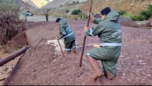 Carabineros socorren a personas que quedaron aisladas por aluvión en Valle del Elqui