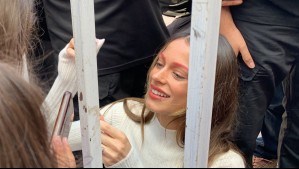 'Un amor de persona': Tini Stoessel sale a saludar a sus fans en el hotel previo a su show en el Festival