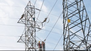 Encuentran sin vida a hombre en torre de alta tensión en Renca: Habría estado robando cables