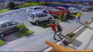 Video muestra cómo sujeto es captado agrediendo por la espalda a una adulta mayor en Antofagasta