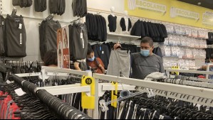 'Estamos un 60% más barato': Estos son algunos lugares con los uniformes más económicos de la región Metropolitana