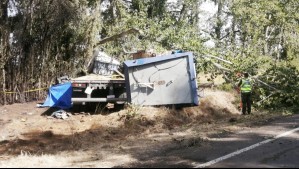 Dos fallecidos deja choque entre vehículo y camión en ruta que une Valdivia con Mariquina