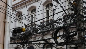 Hay cables de 1880: Conocida empresa de telefonía retirará todo su cableado en desuso en Chile