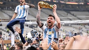 ¿Millonario regalo o una gran mentira? Las versiones sobre los iPhones dorados de Messi y la selección argentina