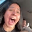 Revisa el video que protagonizó un grupo de jóvenes que, por prestar atención al celular mientras cantaban una canción de Feid, terminaron volcando su vehículo en Colombia. El hecho se viralizó en TikTok.