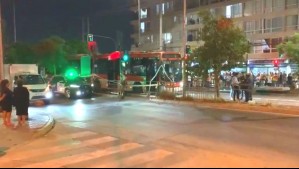 Habría bajado sorpresivamente a la calzada: Peatón muere tras ser atropellado por bus de sistema Red en Lo Prado