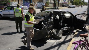 Persecución policial termina en accidente vehicular en Santiago Centro: Delincuentes tenían antecedentes previos