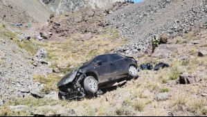 Dos mujeres murieron y otra quedó herida tras desbarrancar su auto en Los Andes
